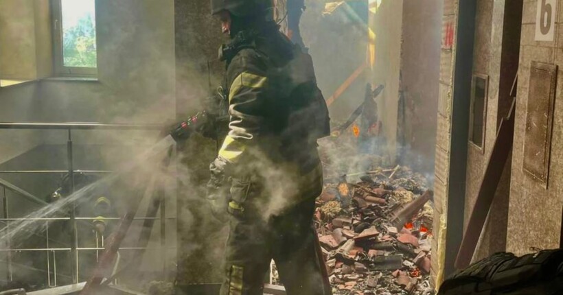 Ворожий удар по Івано-Франківську: є влучання у житловий будинок та поранені