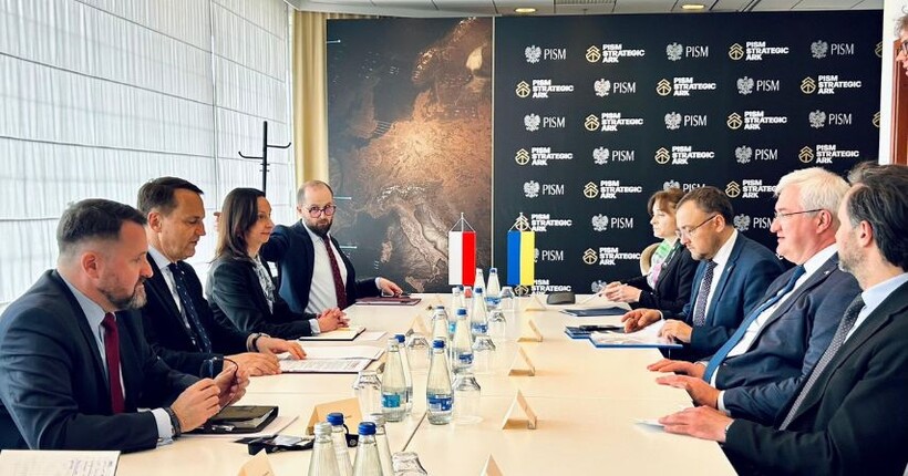 Сибіга у Варшаві обговорив з Сікорським вступ України до ЄС