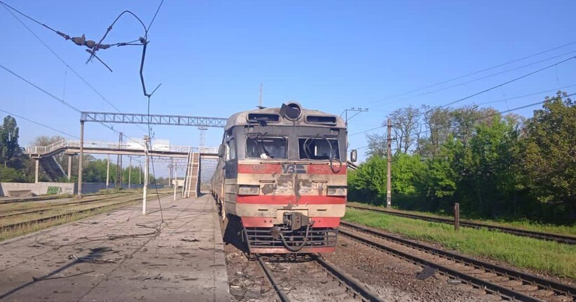 Окупанти атакували дроном електричку: є поранені