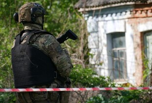 Поліцейські ліквідували нападника, який відкрив вогонь по правоохоронцях на Хмельниччині