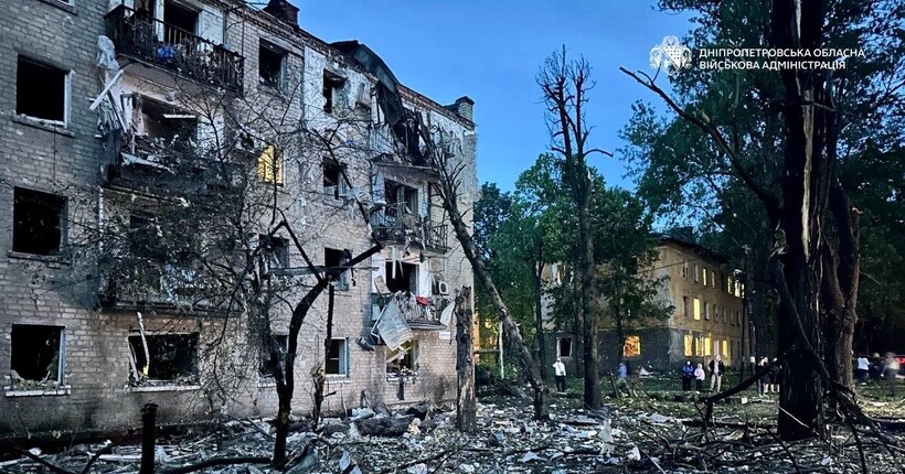 Росіяни ракетами вдарили по Дніпру: є влучання по житловому кварталу, 18 поранених