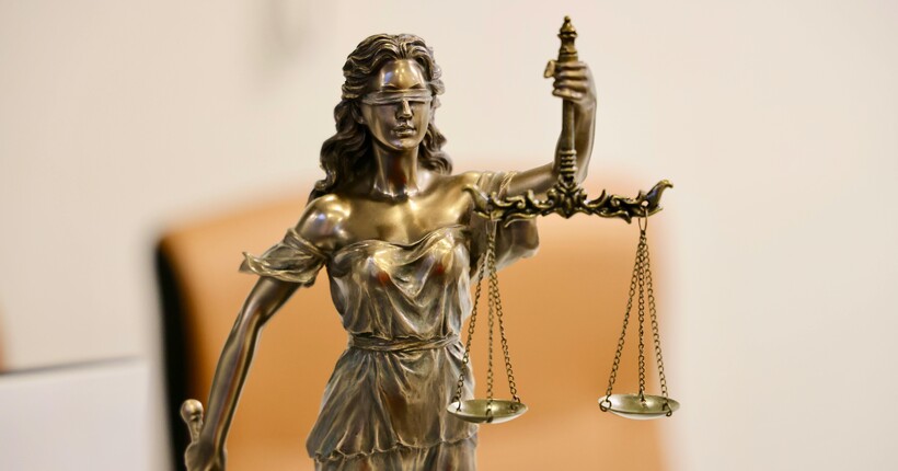 Суд у Казахстані дозволив примусово стягнути з 