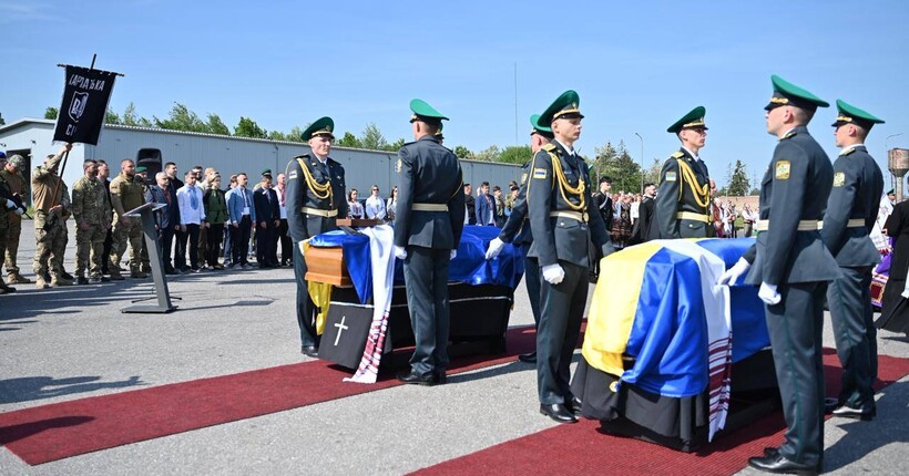 Прах полковника ОУН Андрія Мельника прибув в Україну (фото)
