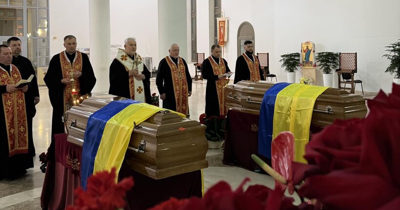 Прах Андрія Мельника прибув до Києва: де і коли можна віддати шану
