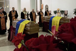 Прах Андрія Мельника прибув до Києва: де і коли можна віддати шану