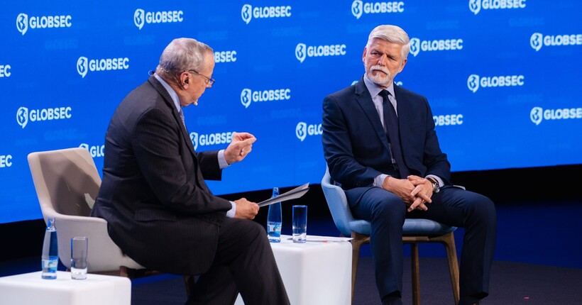 Президент Чехії закликав НАТО збивати російські літаки і дрони