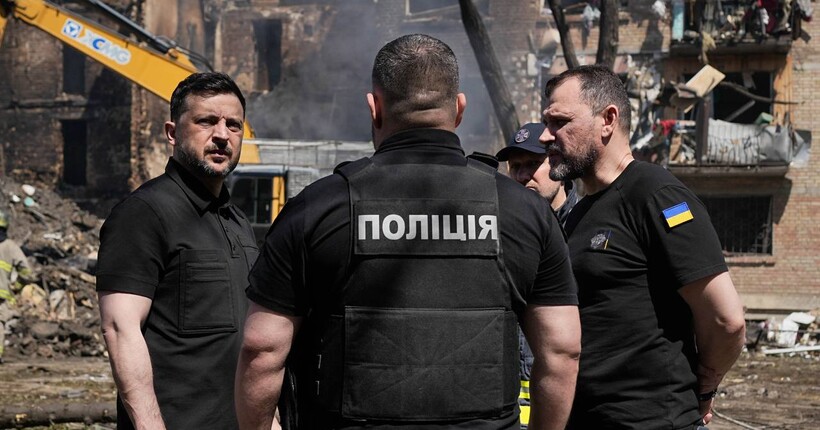 Зеленський відвідав пошкоджені внаслідок атаки рф локації у Києві
