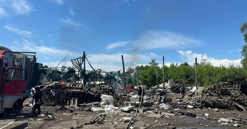 Війська рф завдали ракетного удару по Дергачах на Харківщині: є загиблі і поранені (фото)