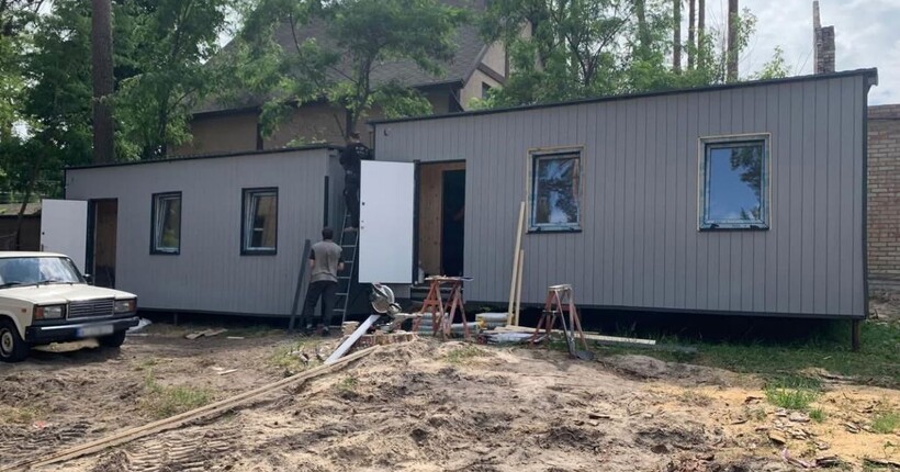Розкрадання 2 млн грн на модульних будинках для мешканців Мощуна на Київщині: підряднику загрожує до 12 років