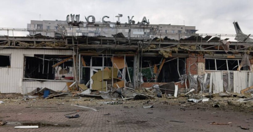 Російські дрони знищили будівлю вокзалу в Шостці та влучили в АЗС у Сумах