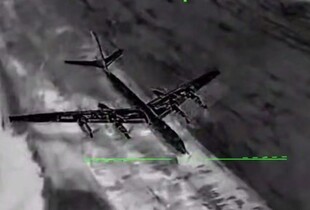 Українські дрони уразили два військові літаки рф Ту-142 на аеродромі в Таганрозі (відео)