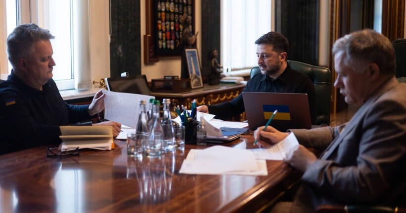 Зеленський обговорив із президентом Румунії посилення безпеки після інцидента з російським дроном в Галаці