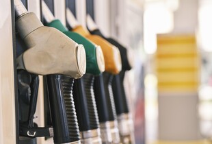 Дефіцит пального в Криму: бензин в Севастополі продають лише за талонами