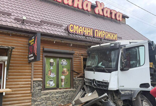 На Хмельниччині вантажівка в’їхала у кафе: водію оголосили підозру у смертельній ДТП