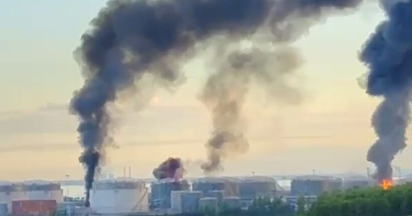 Зеленський підтвердив ураження Петербурзького нафтового терміналу і військових об’єктів рф