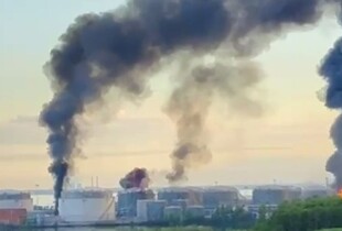Зеленський підтвердив ураження Петербурзького нафтового терміналу і військових об’єктів рф