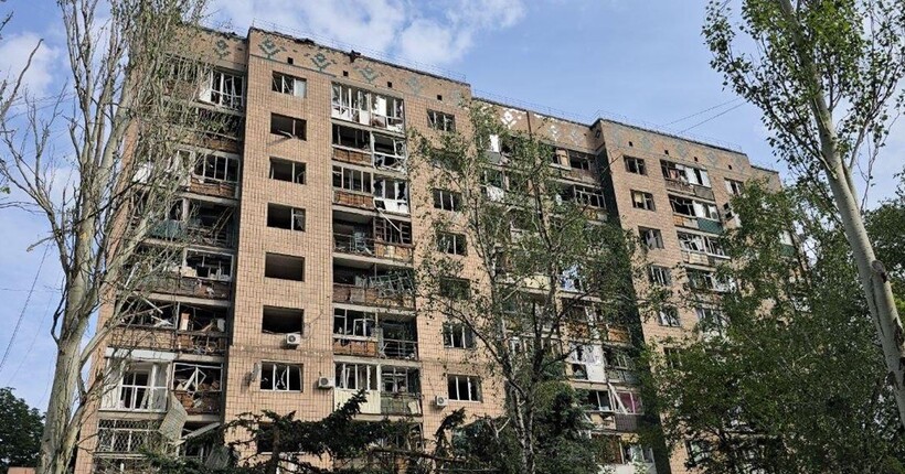 Окупанти вдарили КАБом по житловому кварталу Краматорська: є загиблі та поранені