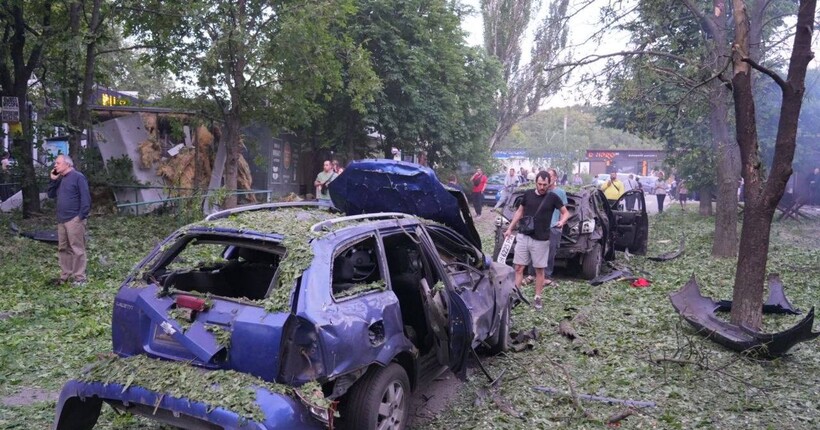 росія обстріляла спальний район Запоріжжя: 10 людей поранено