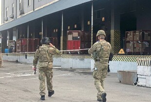 У Києві на Оболоні стався вибух на поштовому терміналі: є загиблий і поранені