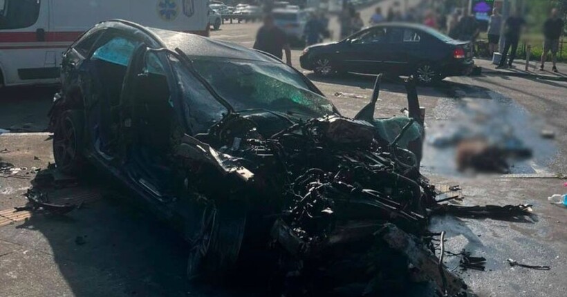 У Києві Mercedes вилетів на пішохідну зону: є жертви (фото)