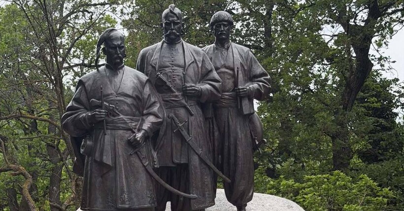 Памʼятник трьом козакам у Відні заговорив голосом зірки 