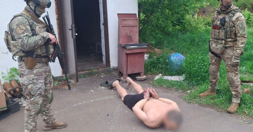 Поліцейські визволили 12 людей, яких утримували в трудовому рабстві на деревообробних підприємствах