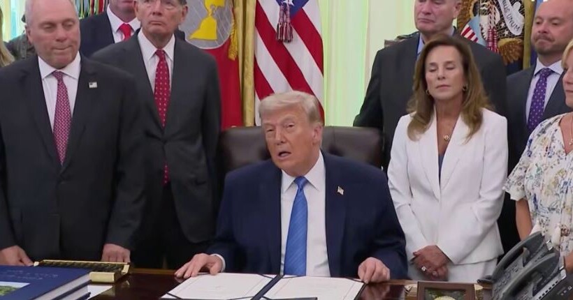 Трамп пригрозив відновити удари по Ірану після збиття гелікоптера