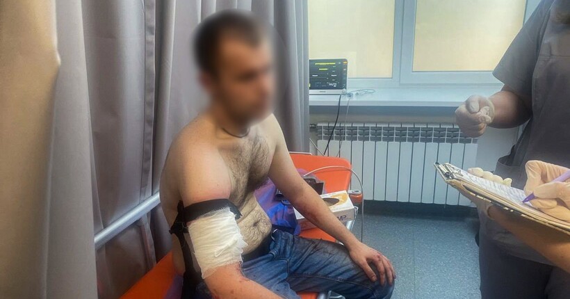 У Запоріжжі чоловік поранив ножем трьох поліцейських: нападника застрелили