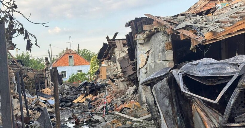 Миколаїв: внаслідок нічного обстрілу пошкоджено 14 будинків, поранено цілу родину