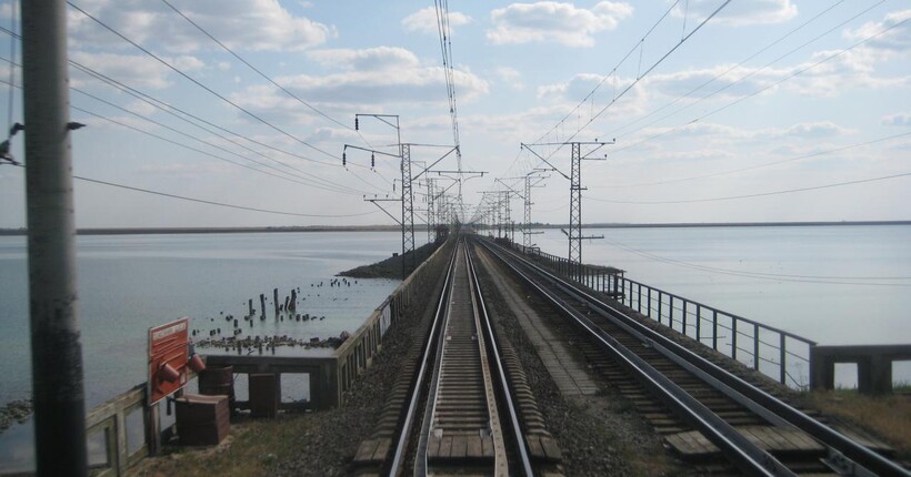 Удари по мостах до Криму скоротили кількість російських штурмів на півдні