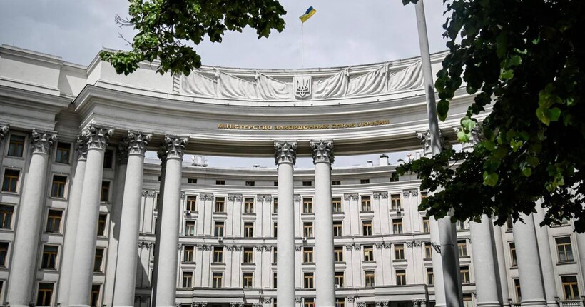 МЗС відкинуло чергові фейки про біологічні лабораторії та біозброю в Україні