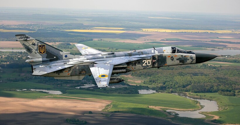 Повітряні сили підтвердили авіакатастрофу Су-24М на Хмельниччині: екіпаж загинув