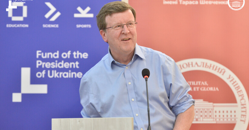 Британський астробіолог Чарльз Кокелл місяць пропрацював в КНУ: підсумки візиту