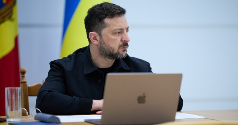 Зеленський дав Лукашенку тиждень, щоб прибрати ретранслятори на кордоні