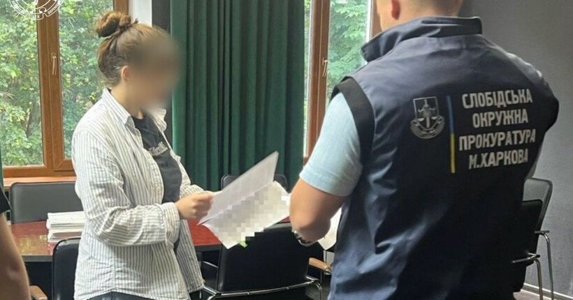 Переломи черепа, ноги і ребер: у Харкові жінка побила новонароджену доньку