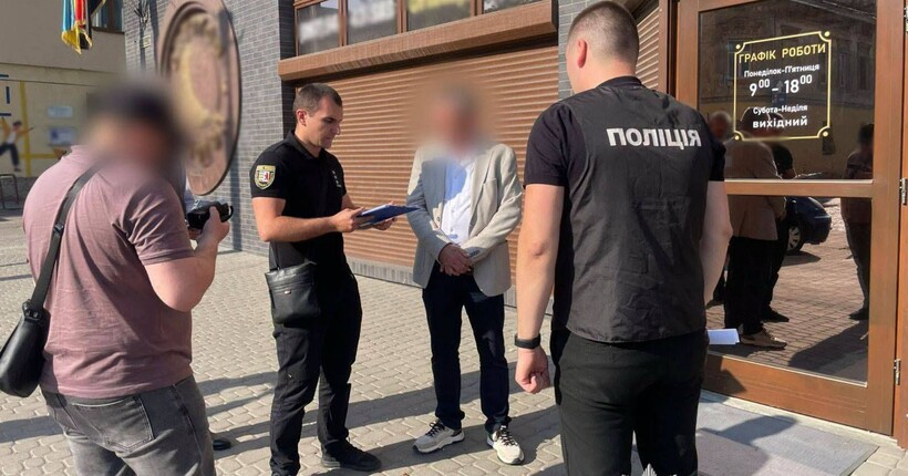 Схема на 600 000 грн: чиновник із Закарпаття наживався на протезуванні поранених бійців