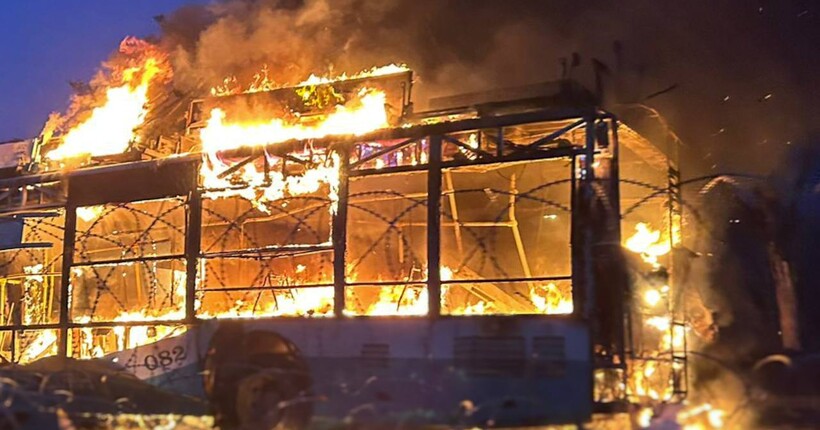Ворог КАБом вдарив по Сумах: водій тролейбуса отримав важкі травми