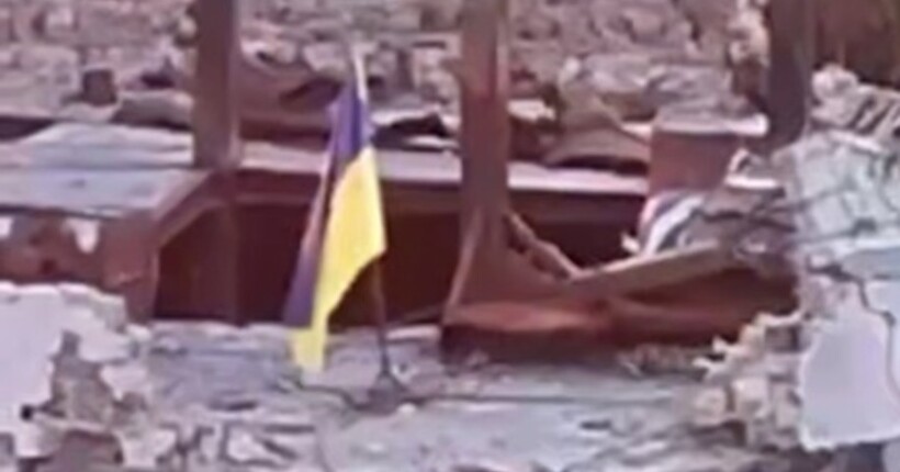 Український прапор замайорів на Кінбурні: окупанти відступають з позицій (відео)