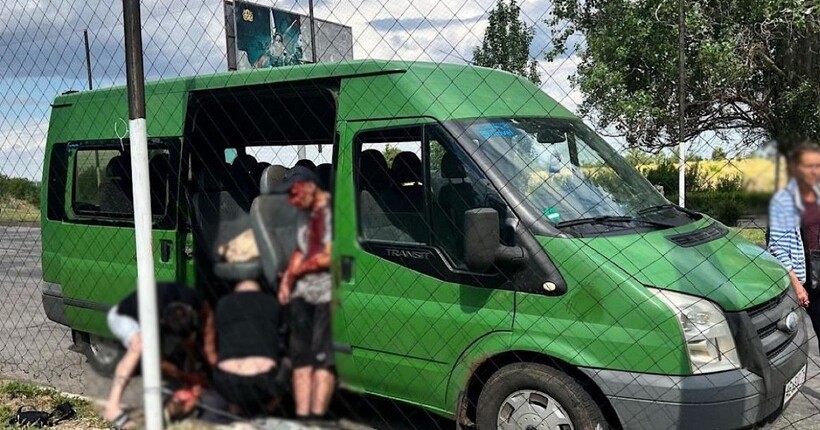 Росіяни атакували пасажирський мікроавтобус поблизу Нікополя: є загиблі і поранені