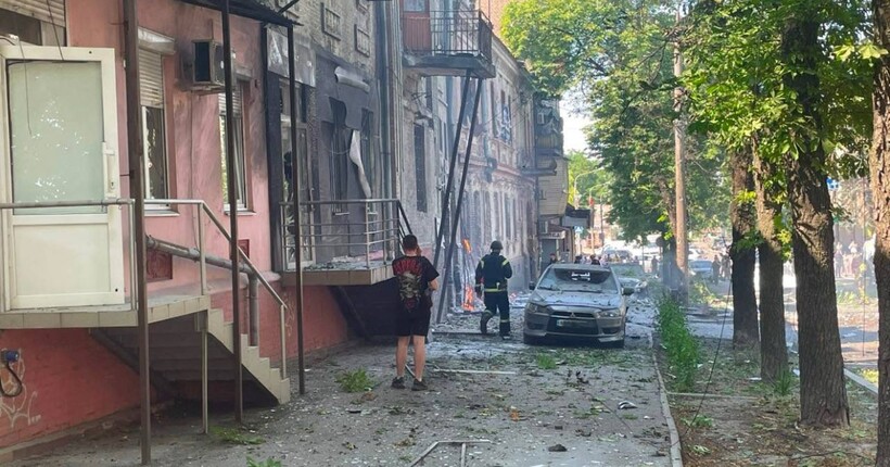Ворог завдав удару по Запоріжжю: постраждали чотири людини