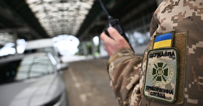 На кордоні з Румунією утворилися великі черги: де фіксують скупчення