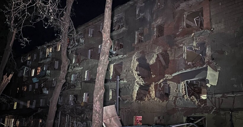 Ворог скинув авіабомбу на Суми: 33 постраждалих, четверо загиблих, серед яких дитина