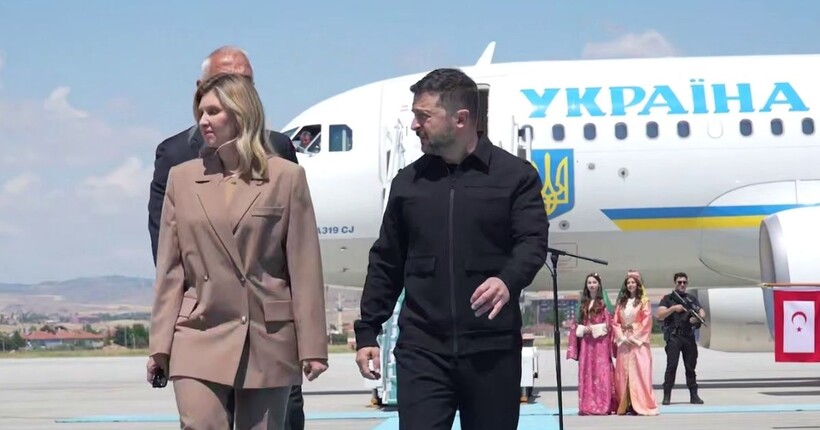 Зеленський прибув до Анкари на саміт НАТО: заплановані майже 20 двосторонніх зустрічей 