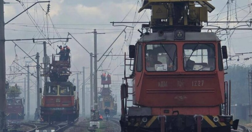 Рух поїздів на Київщині після нічної атаки рф відновлено