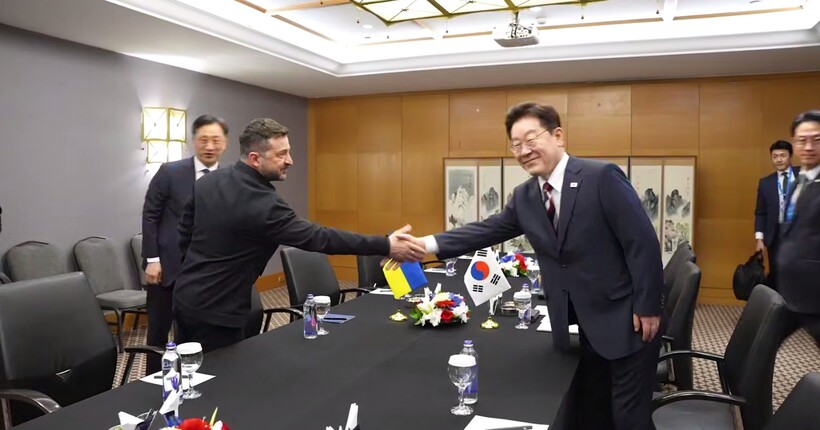 Зеленський провів першу зустріч з президентом Південної Кореї