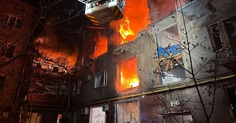 У Запоріжжі через атаку російських безпілотників постраждали 12 багатоповерхівок: є поранені
