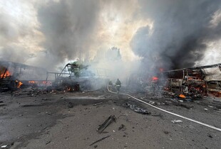 Росіяни вранці атакували в Одесі автопарк з автобусами і санаторій: є руйнування (фото)
