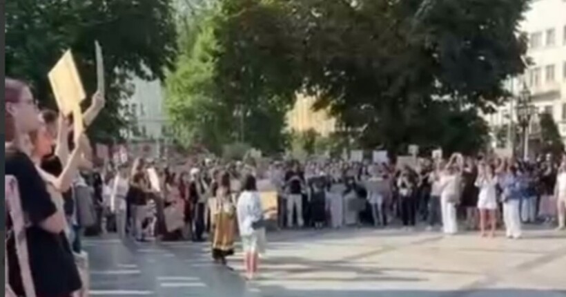 Мирні акції на підтримку Михайла Федорова розпочалися у містах України