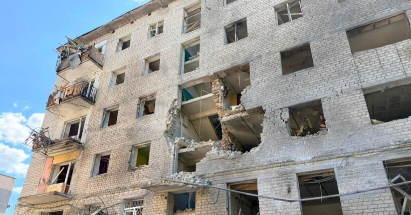 Ворог вдарив по Ізюму: дрон влучив у п’ятиповерхівку, 17 постраждалих