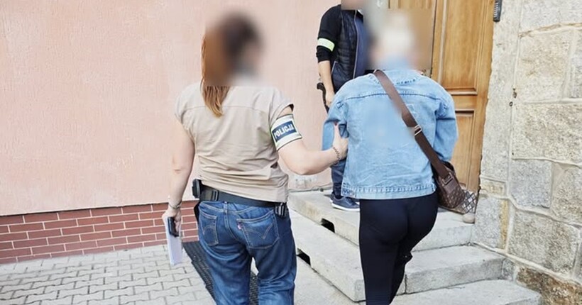 У Польщі жінці загрожує сім з половиною років в’язниці за напад на українських дітей